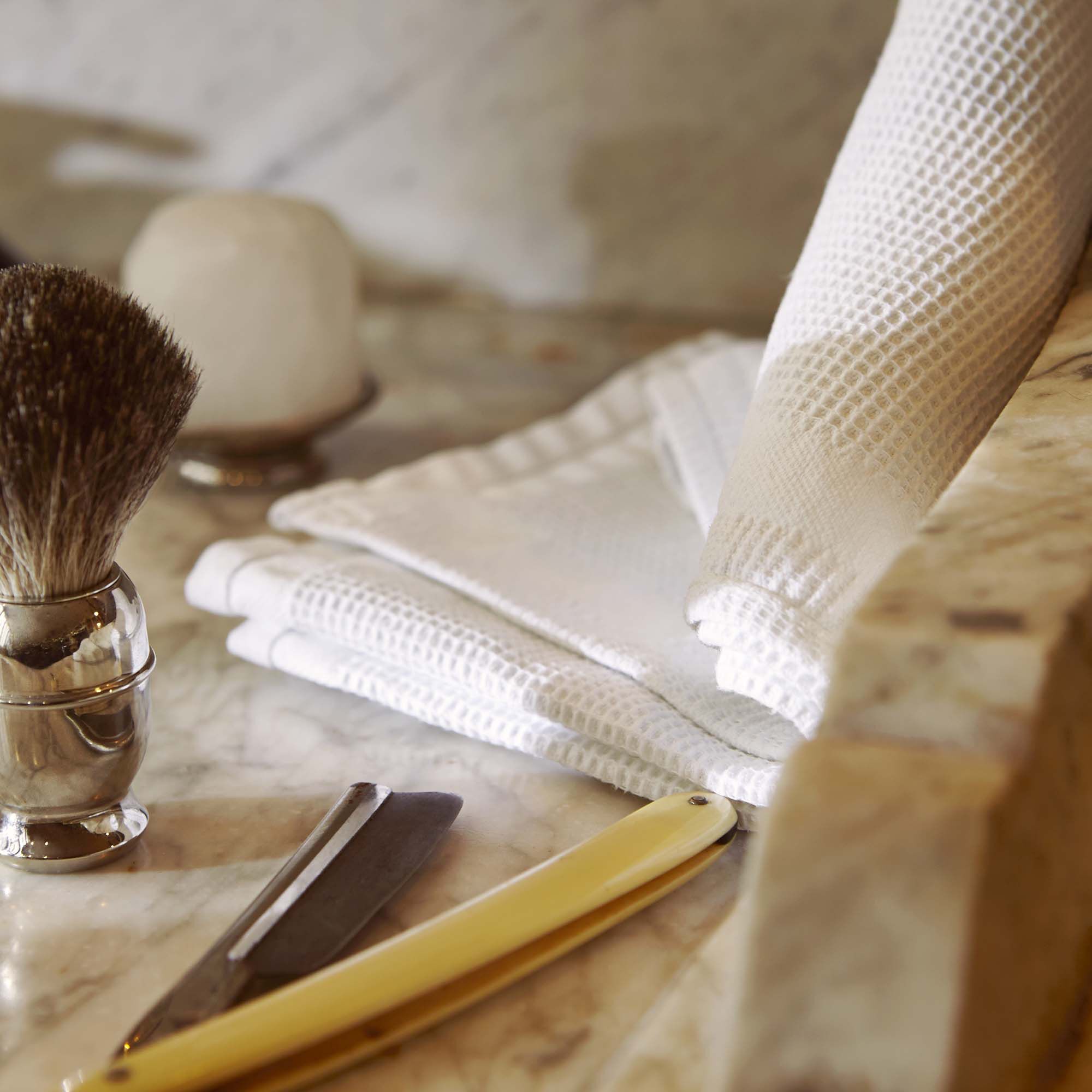 REPLICA At the Barber's